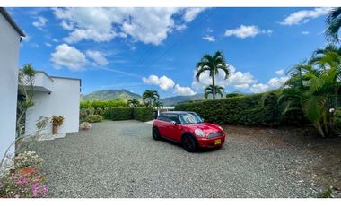 Extraordinaria casa campestre de un solo nivel en Las Margaritas Condominio Campestre. Combia. Pereira - Colombia.