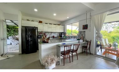 Extraordinaria casa campestre de un solo nivel en Las Margaritas Condominio Campestre. Combia. Pereira - Colombia.