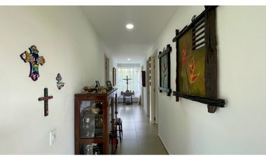 Extraordinaria casa campestre de un solo nivel en Las Margaritas Condominio Campestre. Combia. Pereira - Colombia.