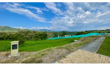 Majestuoso terreno con bosque nativo y vista a los nevados en Tipuana Condominio Campestre. Cerritos. Pereira - Colombia.