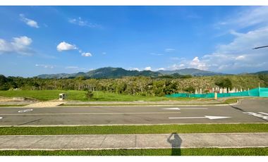 Majestuoso terreno con bosque nativo y vista a los nevados en Tipuana Condominio Campestre. Cerritos. Pereira - Colombia.