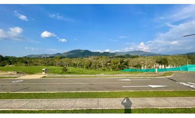 Majestuoso terreno con bosque nativo y vista a los nevados en Tipuana Condominio Campestre. Cerritos. Pereira - Colombia.