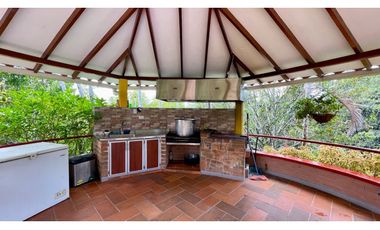 Majestuosa casa campestre vía Alcala ideal para Hotel Campestre. Hacienda Cafetera. Pereira - Colombia.