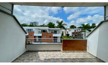 Extraordinaria casa remodelada en Santa Clara de las Villas. Pereira-Colombia.