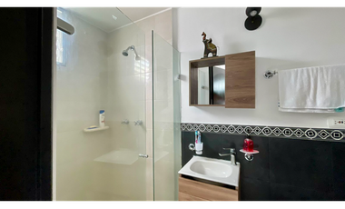 Extraordinaria casa remodelada en Santa Clara de las Villas. Pereira-Colombia.