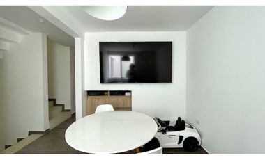 Extraordinaria casa remodelada de 151 m2 en Reservas del Campo. Galicia. Pereira - Colombia.