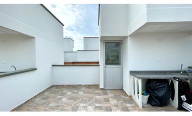 Extraordinaria casa remodelada de 151 m2 en Reservas del Campo. Galicia. Pereira - Colombia.