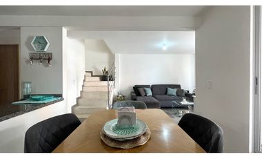 Extraordinaria casa remodelada de 151 m2 en Reservas del Campo. Galicia. Pereira - Colombia.