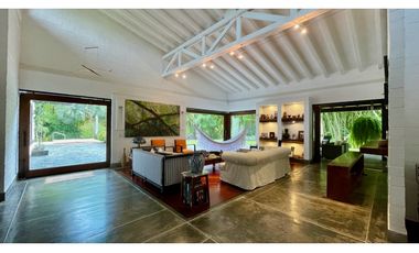 Magnifica casa en la Calabria condominio campestre. Pereira-Colombia