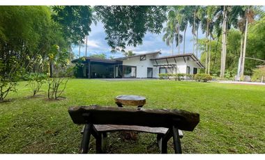 Magnifica casa en la Calabria condominio campestre. Pereira-Colombia