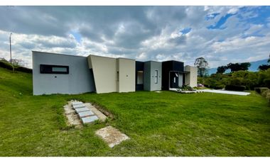 Extraordinaria casa moderna en el eje cafetero, Santa rosa.Pereira-Colombia.