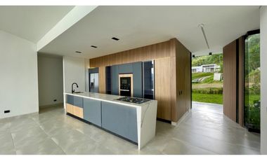 Extraordinaria casa moderna en el eje cafetero, Santa rosa.Pereira-Colombia.