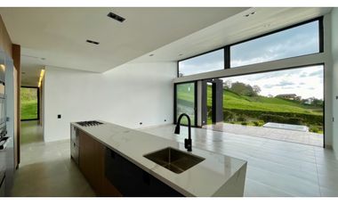 Extraordinaria casa moderna en el eje cafetero, Santa rosa.Pereira-Colombia.