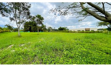 Extraordinario lote plano con arboles y vista a la montaña con 2832 m2. Entrada 4. Las Cascadas. Sazagua. Pereira.