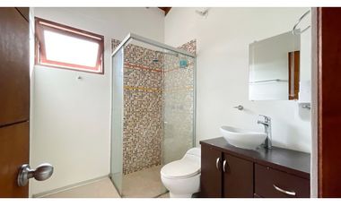 Casa campestre con piscina y de un solo nivel en Combia