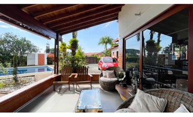 Casa campestre con piscina y de un solo nivel en Combia