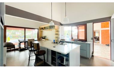 Casa campestre con piscina y de un solo nivel en Combia