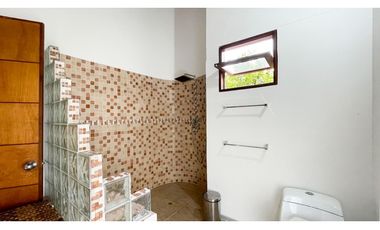 Casa campestre con piscina y de un solo nivel en Combia