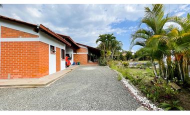 Casa campestre con piscina y de un solo nivel en Combia