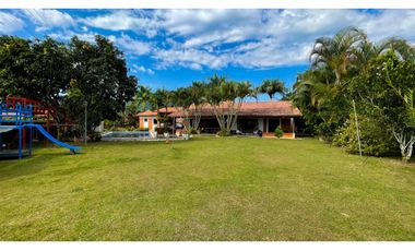 Casa campestre con piscina y de un solo nivel en Combia