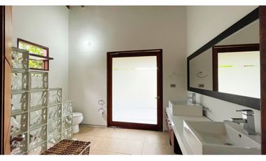 Casa campestre con piscina y de un solo nivel en Combia