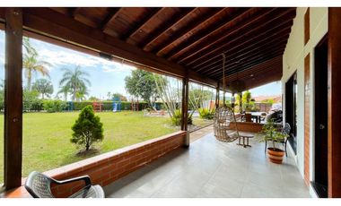Casa campestre con piscina y de un solo nivel en Combia