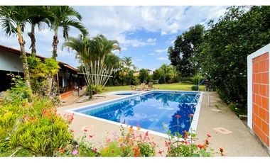 Casa campestre con piscina y de un solo nivel en Combia