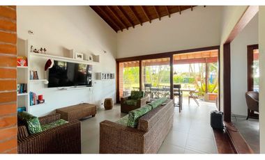 Casa campestre con piscina y de un solo nivel en Combia