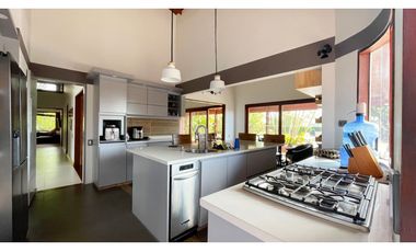 Casa campestre con piscina y de un solo nivel en Combia