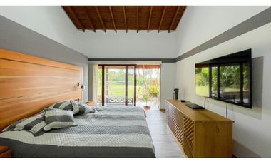 Casa campestre con piscina y de un solo nivel en Combia