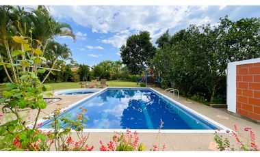 Casa campestre con piscina y de un solo nivel en Combia