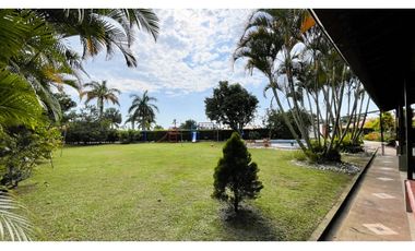 Casa campestre con piscina y de un solo nivel en Combia