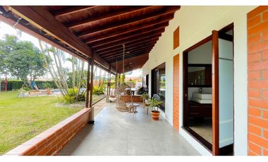 Casa campestre con piscina y de un solo nivel en Combia