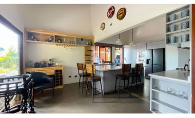 Casa campestre con piscina y de un solo nivel en Combia