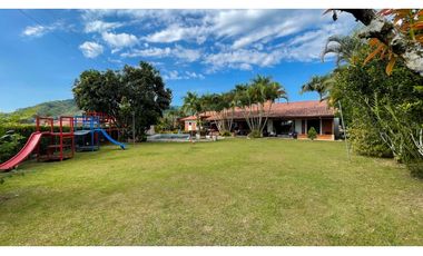 Casa campestre con piscina y de un solo nivel en Combia