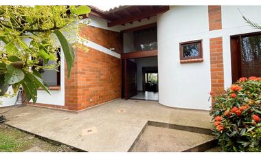 Casa campestre con piscina y de un solo nivel en Combia