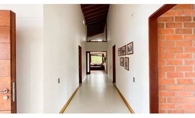 Casa campestre con piscina y de un solo nivel en Combia