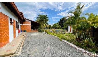 Casa campestre con piscina y de un solo nivel en Combia