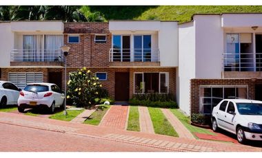 Extraordinaria casa en Alamos. Canaan Conjunto Residencial. Pereira - Colombia.