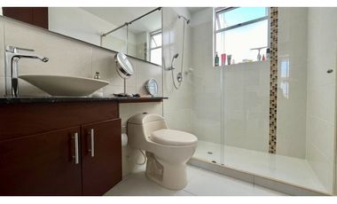 Hermosa casa medianera en venta la Villa Olimpica. Pereira.