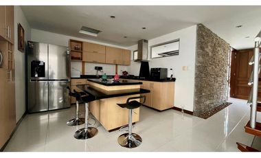 Hermosa casa medianera en venta la Villa Olimpica. Pereira.