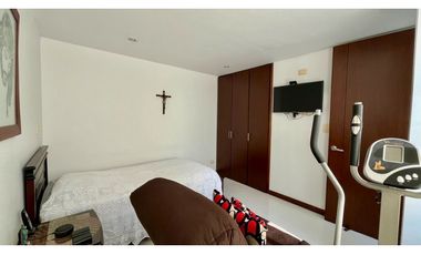 Hermosa casa medianera en venta la Villa Olimpica. Pereira.