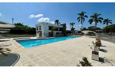 Hermosa casa medianera en venta la Villa Olimpica. Pereira.