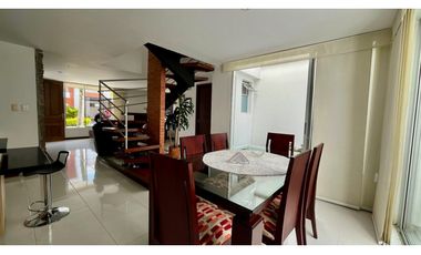 Hermosa casa medianera en venta la Villa Olimpica. Pereira.