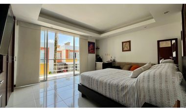 Hermosa casa medianera en venta la Villa Olimpica. Pereira.