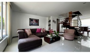 Hermosa casa medianera en venta la Villa Olimpica. Pereira.