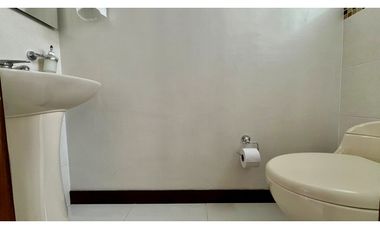 Hermosa casa medianera en venta la Villa Olimpica. Pereira.