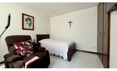 Hermosa casa medianera en venta la Villa Olimpica. Pereira.