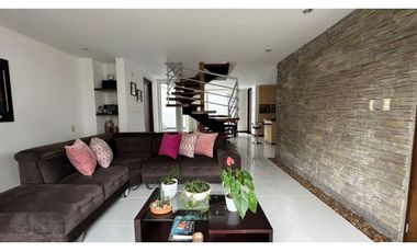 Extraordinara Casa en conjunto cerrado, sector la villa Pereira
