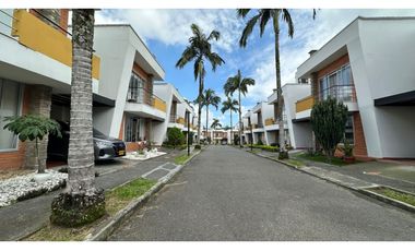 Extraordinara Casa en conjunto cerrado, sector la villa Pereira